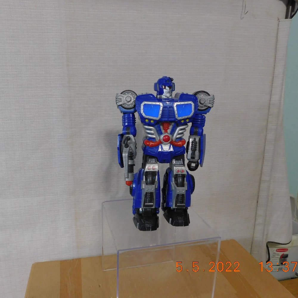 HAP- P -KID TOY GROUP LARGE WALKING/TALKING LIGHT-UP ROBOT, TRANSFORMER #C42513